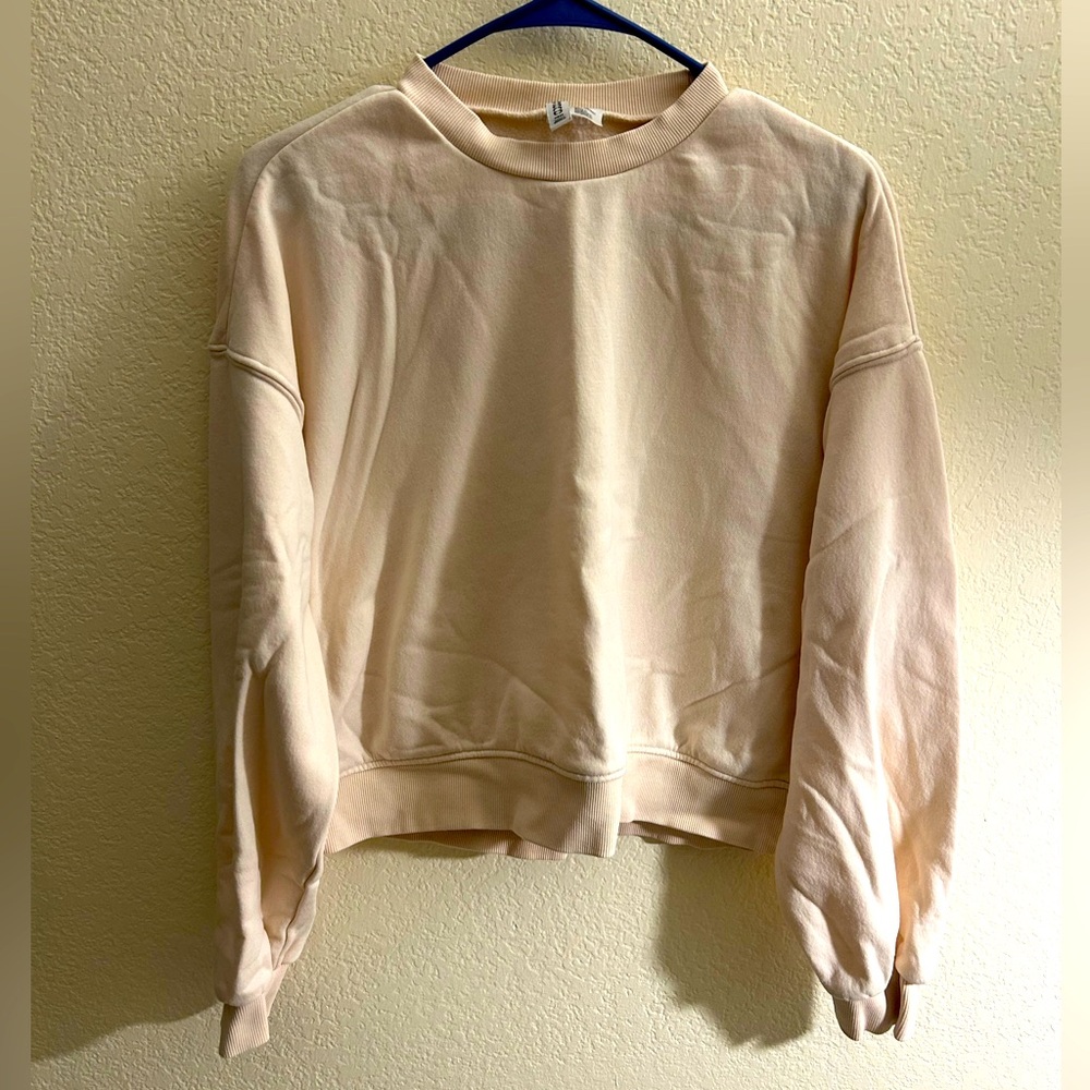 H&M cream size small women sweatshirt in great condition.